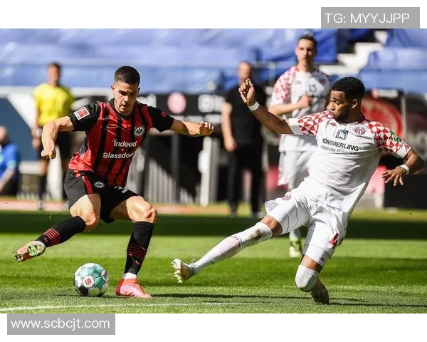 生死较量：奥格斯堡VS弗赖堡，胜者向德甲之巅挺进